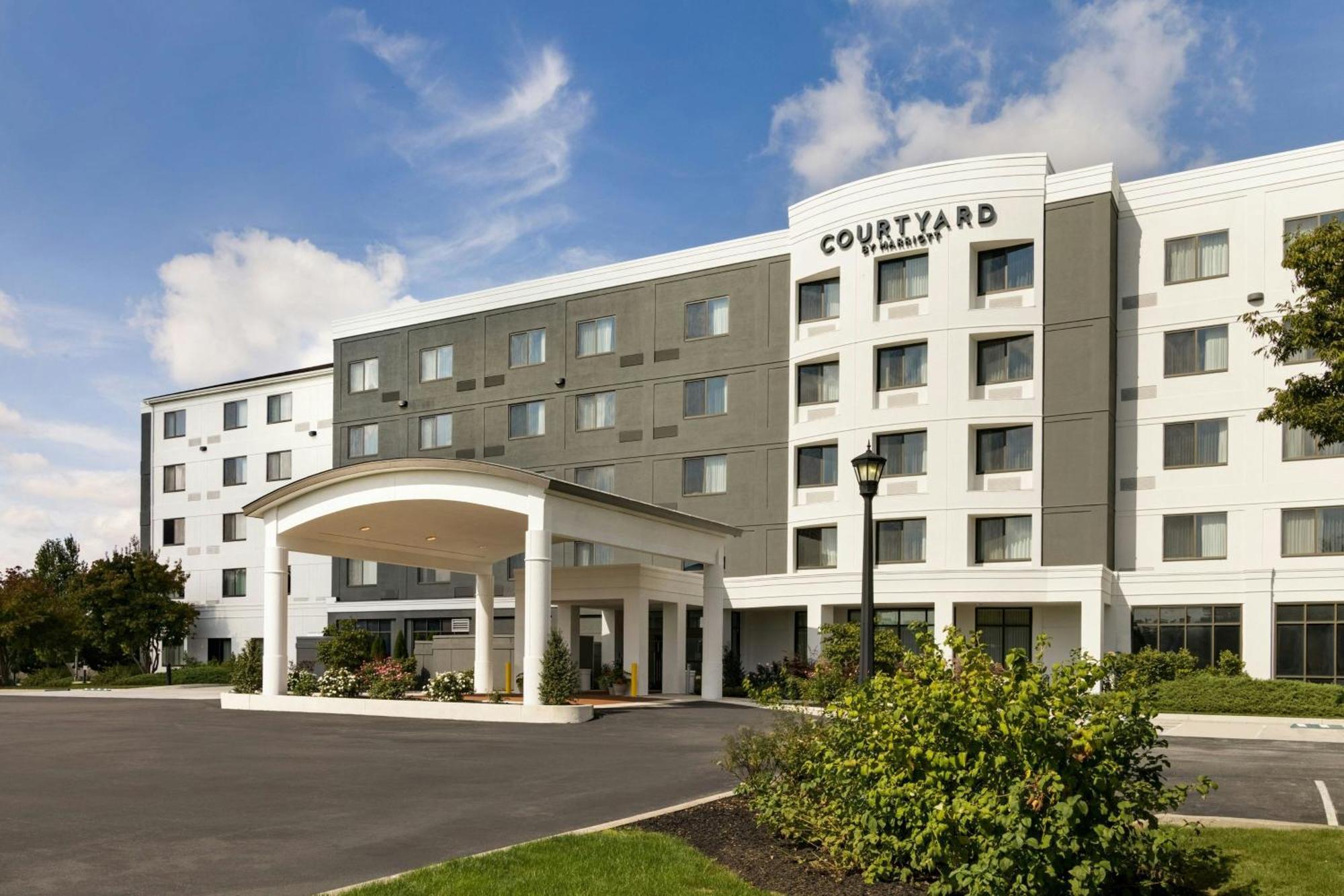 Courtyard Lancaster Hotel Fertility Eksteriør billede